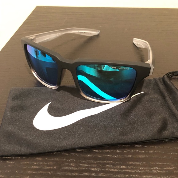 nike essential spree